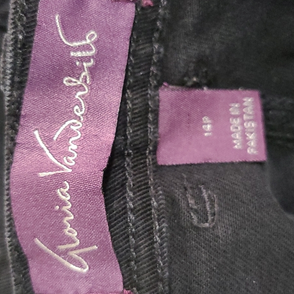 Gloria Vanderbilt "Amanda" Black Jean. Size 14 PETITE - Picture 5 of 9